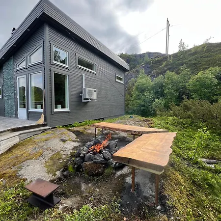 Practical And Cozy In Idyllic 3 Bedrooms Semesterbostad