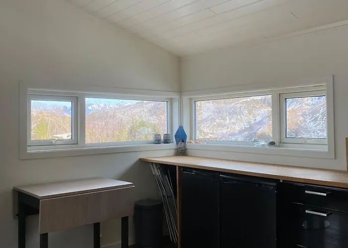 Practical And Cozy In Idyllic 3 Bedrooms *