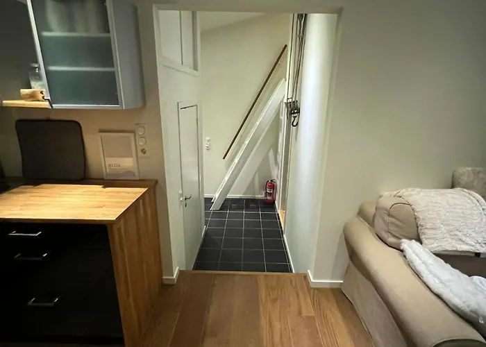 Practical And Cozy In Idyllic 3 Bedrooms *